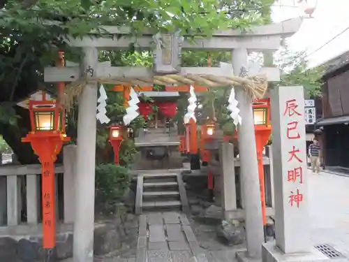 辰巳大明神の鳥居