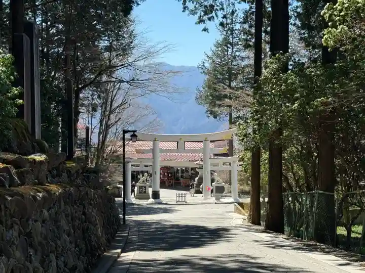 三峯神社の{uncategorized: "未分類", other: "その他", undefined: "問題あり", building: "その他建物", grave: "お墓", sacred_gate: "鳥居", guardian: "狛犬", statue: "像", buddha: "仏像", history: "歴史", nature: "自然", garden: "庭園", animal: "動物", pagoda: "塔", temizu: "手水舎", mountain_gate: "山門・神門", sanctuary: "本殿・本堂", subordinate: "末社・摂社", art: "芸術", scenery: "景色", jizo: "地蔵", ema: "絵馬", goshuin: "御朱印", omikuji: "おみくじ", items: "授与品その他", amulet: "お守り", goshuincho: "御朱印帳", eats: "食事", festival: "お祭り", votive_dance: "神楽", shichigosan: "七五三参", wedding: "結婚式", experience: "体験その他", initially: "初詣", around: "周辺", anti_infection: "感染症対策"}