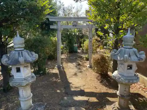 伊勢社の{uncategorized: "未分類", other: "その他", undefined: "問題あり", building: "その他建物", grave: "お墓", sacred_gate: "鳥居", guardian: "狛犬", statue: "像", buddha: "仏像", history: "歴史", nature: "自然", garden: "庭園", animal: "動物", pagoda: "塔", temizu: "手水舎", mountain_gate: "山門・神門", sanctuary: "本殿・本堂", subordinate: "末社・摂社", art: "芸術", scenery: "景色", jizo: "地蔵", ema: "絵馬", goshuin: "御朱印", omikuji: "おみくじ", items: "授与品その他", amulet: "お守り", goshuincho: "御朱印帳", eats: "食事", festival: "お祭り", votive_dance: "神楽", shichigosan: "七五三参", wedding: "結婚式", experience: "体験その他", initially: "初詣", around: "周辺", anti_infection: "感染症対策"}