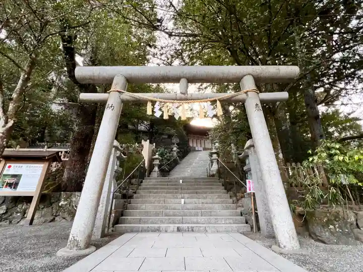天河大辨財天社の{uncategorized: "未分類", other: "その他", undefined: "問題あり", building: "その他建物", grave: "お墓", sacred_gate: "鳥居", guardian: "狛犬", statue: "像", buddha: "仏像", history: "歴史", nature: "自然", garden: "庭園", animal: "動物", pagoda: "塔", temizu: "手水舎", mountain_gate: "山門・神門", sanctuary: "本殿・本堂", subordinate: "末社・摂社", art: "芸術", scenery: "景色", jizo: "地蔵", ema: "絵馬", goshuin: "御朱印", omikuji: "おみくじ", items: "授与品その他", amulet: "お守り", goshuincho: "御朱印帳", eats: "食事", festival: "お祭り", votive_dance: "神楽", shichigosan: "七五三参", wedding: "結婚式", experience: "体験その他", initially: "初詣", around: "周辺", anti_infection: "感染症対策"}