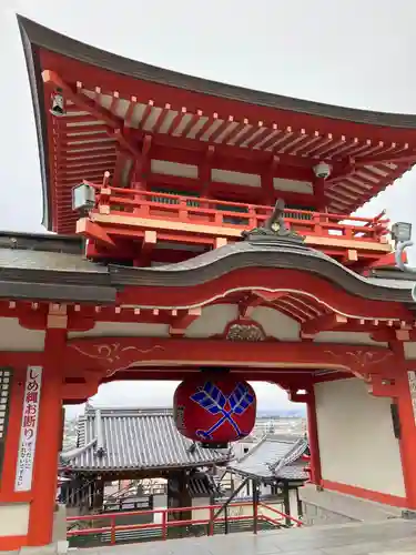 門戸厄神東光寺の山門・神門