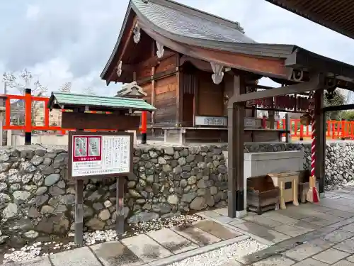 車折神社の{uncategorized: "未分類", other: "その他", undefined: "問題あり", building: "その他建物", grave: "お墓", sacred_gate: "鳥居", guardian: "狛犬", statue: "像", buddha: "仏像", history: "歴史", nature: "自然", garden: "庭園", animal: "動物", pagoda: "塔", temizu: "手水舎", mountain_gate: "山門・神門", sanctuary: "本殿・本堂", subordinate: "末社・摂社", art: "芸術", scenery: "景色", jizo: "地蔵", ema: "絵馬", goshuin: "御朱印", omikuji: "おみくじ", items: "授与品その他", amulet: "お守り", goshuincho: "御朱印帳", eats: "食事", festival: "お祭り", votive_dance: "神楽", shichigosan: "七五三参", wedding: "結婚式", experience: "体験その他", initially: "初詣", around: "周辺", anti_infection: "感染症対策"}