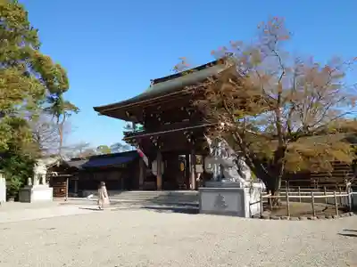 寒川神社の山門・神門