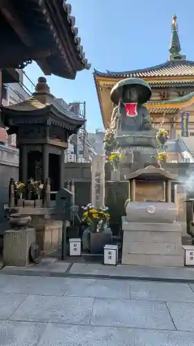 眞性寺の{uncategorized: "未分類", other: "その他", undefined: "問題あり", building: "その他建物", grave: "お墓", sacred_gate: "鳥居", guardian: "狛犬", statue: "像", buddha: "仏像", history: "歴史", nature: "自然", garden: "庭園", animal: "動物", pagoda: "塔", temizu: "手水舎", mountain_gate: "山門・神門", sanctuary: "本殿・本堂", subordinate: "末社・摂社", art: "芸術", scenery: "景色", jizo: "地蔵", ema: "絵馬", goshuin: "御朱印", omikuji: "おみくじ", items: "授与品その他", amulet: "お守り", goshuincho: "御朱印帳", eats: "食事", festival: "お祭り", votive_dance: "神楽", shichigosan: "七五三参", wedding: "結婚式", experience: "体験その他", initially: "初詣", around: "周辺", anti_infection: "感染症対策"}
