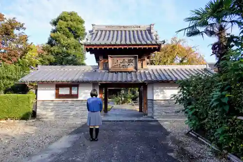 竜昌寺草庵の山門・神門