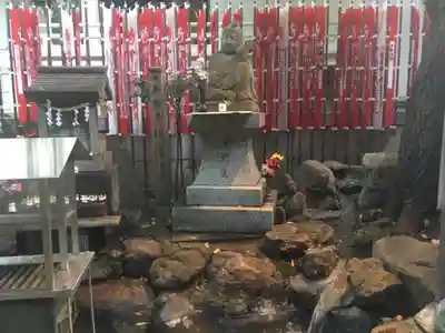 豊川稲荷東京別院の像