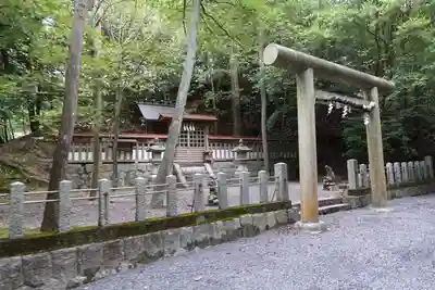 敢國神社の末社・摂社