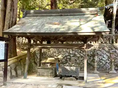 西山春日神社の手水舎
