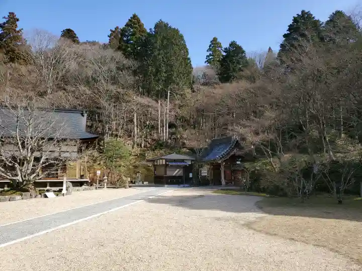 百済寺の{uncategorized: "未分類", other: "その他", undefined: "問題あり", building: "その他建物", grave: "お墓", sacred_gate: "鳥居", guardian: "狛犬", statue: "像", buddha: "仏像", history: "歴史", nature: "自然", garden: "庭園", animal: "動物", pagoda: "塔", temizu: "手水舎", mountain_gate: "山門・神門", sanctuary: "本殿・本堂", subordinate: "末社・摂社", art: "芸術", scenery: "景色", jizo: "地蔵", ema: "絵馬", goshuin: "御朱印", omikuji: "おみくじ", items: "授与品その他", amulet: "お守り", goshuincho: "御朱印帳", eats: "食事", festival: "お祭り", votive_dance: "神楽", shichigosan: "七五三参", wedding: "結婚式", experience: "体験その他", initially: "初詣", around: "周辺", anti_infection: "感染症対策"}