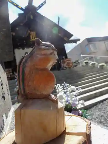 札幌諏訪神社の像
