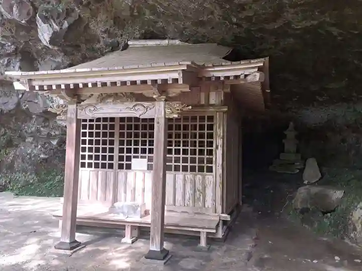 岩洞窟・迦陵頻伽(福岡県)