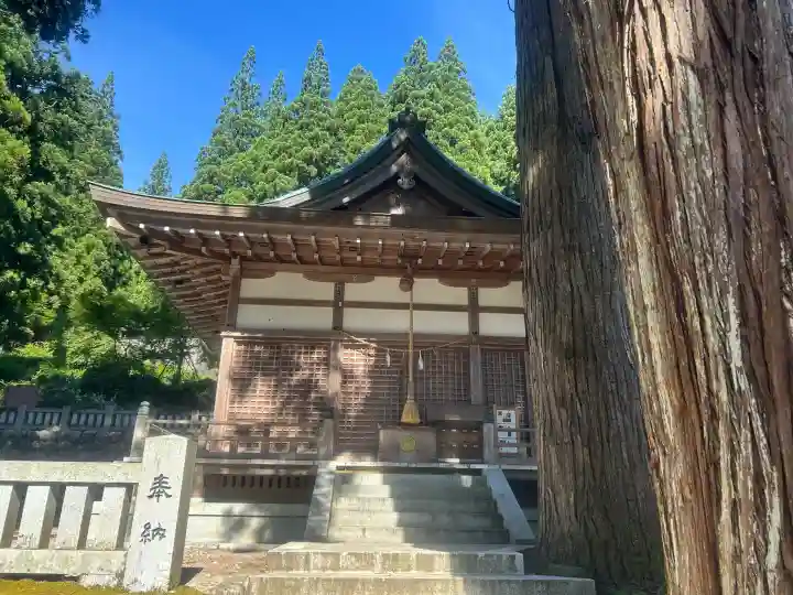 上梨白山宮の{uncategorized: "未分類", other: "その他", undefined: "問題あり", building: "その他建物", grave: "お墓", sacred_gate: "鳥居", guardian: "狛犬", statue: "像", buddha: "仏像", history: "歴史", nature: "自然", garden: "庭園", animal: "動物", pagoda: "塔", temizu: "手水舎", mountain_gate: "山門・神門", sanctuary: "本殿・本堂", subordinate: "末社・摂社", art: "芸術", scenery: "景色", jizo: "地蔵", ema: "絵馬", goshuin: "御朱印", omikuji: "おみくじ", items: "授与品その他", amulet: "お守り", goshuincho: "御朱印帳", eats: "食事", festival: "お祭り", votive_dance: "神楽", shichigosan: "七五三参", wedding: "結婚式", experience: "体験その他", initially: "初詣", around: "周辺", anti_infection: "感染症対策"}