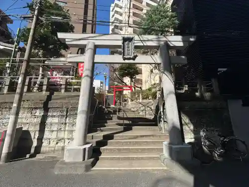 妻戀神社の{uncategorized: "未分類", other: "その他", undefined: "問題あり", building: "その他建物", grave: "お墓", sacred_gate: "鳥居", guardian: "狛犬", statue: "像", buddha: "仏像", history: "歴史", nature: "自然", garden: "庭園", animal: "動物", pagoda: "塔", temizu: "手水舎", mountain_gate: "山門・神門", sanctuary: "本殿・本堂", subordinate: "末社・摂社", art: "芸術", scenery: "景色", jizo: "地蔵", ema: "絵馬", goshuin: "御朱印", omikuji: "おみくじ", items: "授与品その他", amulet: "お守り", goshuincho: "御朱印帳", eats: "食事", festival: "お祭り", votive_dance: "神楽", shichigosan: "七五三参", wedding: "結婚式", experience: "体験その他", initially: "初詣", around: "周辺", anti_infection: "感染症対策"}
