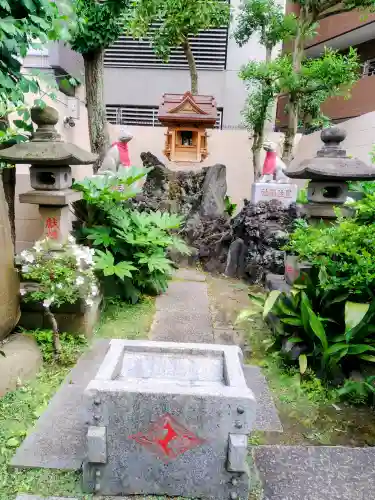 三峰神社の{uncategorized: "未分類", other: "その他", undefined: "問題あり", building: "その他建物", grave: "お墓", sacred_gate: "鳥居", guardian: "狛犬", statue: "像", buddha: "仏像", history: "歴史", nature: "自然", garden: "庭園", animal: "動物", pagoda: "塔", temizu: "手水舎", mountain_gate: "山門・神門", sanctuary: "本殿・本堂", subordinate: "末社・摂社", art: "芸術", scenery: "景色", jizo: "地蔵", ema: "絵馬", goshuin: "御朱印", omikuji: "おみくじ", items: "授与品その他", amulet: "お守り", goshuincho: "御朱印帳", eats: "食事", festival: "お祭り", votive_dance: "神楽", shichigosan: "七五三参", wedding: "結婚式", experience: "体験その他", initially: "初詣", around: "周辺", anti_infection: "感染症対策"}