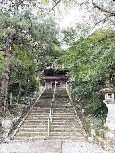 金毘羅寺の山門