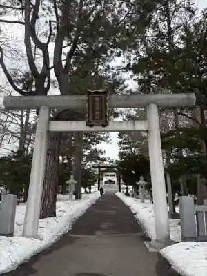 篠路神社の{uncategorized: "未分類", other: "その他", undefined: "問題あり", building: "その他建物", grave: "お墓", sacred_gate: "鳥居", guardian: "狛犬", statue: "像", buddha: "仏像", history: "歴史", nature: "自然", garden: "庭園", animal: "動物", pagoda: "塔", temizu: "手水舎", mountain_gate: "山門・神門", sanctuary: "本殿・本堂", subordinate: "末社・摂社", art: "芸術", scenery: "景色", jizo: "地蔵", ema: "絵馬", goshuin: "御朱印", omikuji: "おみくじ", items: "授与品その他", amulet: "お守り", goshuincho: "御朱印帳", eats: "食事", festival: "お祭り", votive_dance: "神楽", shichigosan: "七五三参", wedding: "結婚式", experience: "体験その他", initially: "初詣", around: "周辺", anti_infection: "感染症対策"}