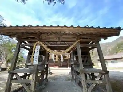 大本八幡神社の山門