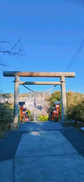 遠見岬神社の{uncategorized: "未分類", other: "その他", undefined: "問題あり", building: "その他建物", grave: "お墓", sacred_gate: "鳥居", guardian: "狛犬", statue: "像", buddha: "仏像", history: "歴史", nature: "自然", garden: "庭園", animal: "動物", pagoda: "塔", temizu: "手水舎", mountain_gate: "山門・神門", sanctuary: "本殿・本堂", subordinate: "末社・摂社", art: "芸術", scenery: "景色", jizo: "地蔵", ema: "絵馬", goshuin: "御朱印", omikuji: "おみくじ", items: "授与品その他", amulet: "お守り", goshuincho: "御朱印帳", eats: "食事", festival: "お祭り", votive_dance: "神楽", shichigosan: "七五三参", wedding: "結婚式", experience: "体験その他", initially: "初詣", around: "周辺", anti_infection: "感染症対策"}