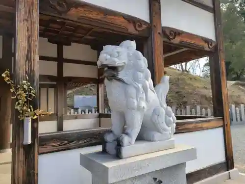 男山八幡宮の狛犬