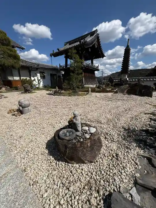天猷寺の{uncategorized: "未分類", other: "その他", undefined: "問題あり", building: "その他建物", grave: "お墓", sacred_gate: "鳥居", guardian: "狛犬", statue: "像", buddha: "仏像", history: "歴史", nature: "自然", garden: "庭園", animal: "動物", pagoda: "塔", temizu: "手水舎", mountain_gate: "山門・神門", sanctuary: "本殿・本堂", subordinate: "末社・摂社", art: "芸術", scenery: "景色", jizo: "地蔵", ema: "絵馬", goshuin: "御朱印", omikuji: "おみくじ", items: "授与品その他", amulet: "お守り", goshuincho: "御朱印帳", eats: "食事", festival: "お祭り", votive_dance: "神楽", shichigosan: "七五三参", wedding: "結婚式", experience: "体験その他", initially: "初詣", around: "周辺", anti_infection: "感染症対策"}