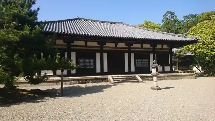 秋篠寺の本殿・本堂