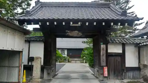 本源寺の山門