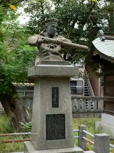 川口神社の像