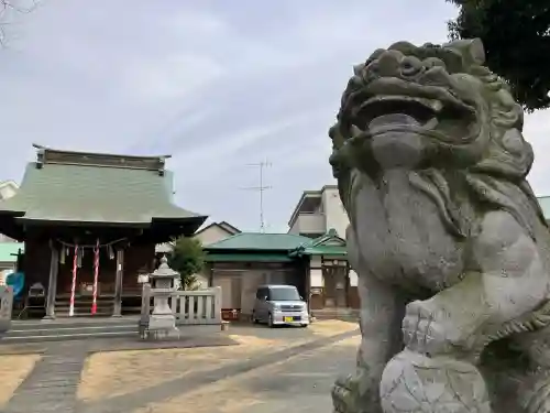 杉山社（上星川鎮守）の{uncategorized: "未分類", other: "その他", undefined: "問題あり", building: "その他建物", grave: "お墓", sacred_gate: "鳥居", guardian: "狛犬", statue: "像", buddha: "仏像", history: "歴史", nature: "自然", garden: "庭園", animal: "動物", pagoda: "塔", temizu: "手水舎", mountain_gate: "山門・神門", sanctuary: "本殿・本堂", subordinate: "末社・摂社", art: "芸術", scenery: "景色", jizo: "地蔵", ema: "絵馬", goshuin: "御朱印", omikuji: "おみくじ", items: "授与品その他", amulet: "お守り", goshuincho: "御朱印帳", eats: "食事", festival: "お祭り", votive_dance: "神楽", shichigosan: "七五三参", wedding: "結婚式", experience: "体験その他", initially: "初詣", around: "周辺", anti_infection: "感染症対策"}