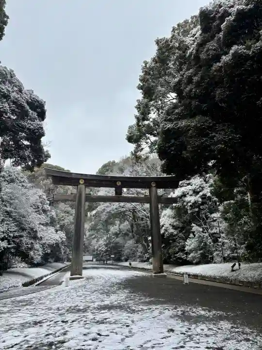 明治神宮の{uncategorized: "未分類", other: "その他", undefined: "問題あり", building: "その他建物", grave: "お墓", sacred_gate: "鳥居", guardian: "狛犬", statue: "像", buddha: "仏像", history: "歴史", nature: "自然", garden: "庭園", animal: "動物", pagoda: "塔", temizu: "手水舎", mountain_gate: "山門・神門", sanctuary: "本殿・本堂", subordinate: "末社・摂社", art: "芸術", scenery: "景色", jizo: "地蔵", ema: "絵馬", goshuin: "御朱印", omikuji: "おみくじ", items: "授与品その他", amulet: "お守り", goshuincho: "御朱印帳", eats: "食事", festival: "お祭り", votive_dance: "神楽", shichigosan: "七五三参", wedding: "結婚式", experience: "体験その他", initially: "初詣", around: "周辺", anti_infection: "感染症対策"}