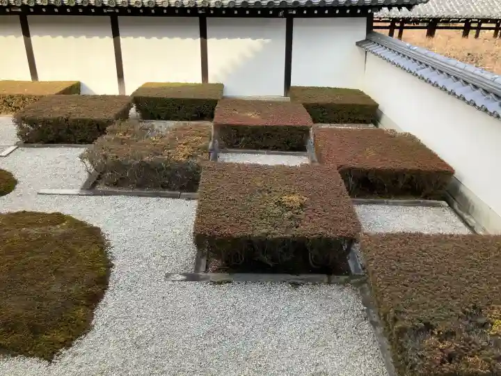 東福禅寺(東福寺)の{uncategorized: "未分類", other: "その他", undefined: "問題あり", building: "その他建物", grave: "お墓", sacred_gate: "鳥居", guardian: "狛犬", statue: "像", buddha: "仏像", history: "歴史", nature: "自然", garden: "庭園", animal: "動物", pagoda: "塔", temizu: "手水舎", mountain_gate: "山門・神門", sanctuary: "本殿・本堂", subordinate: "末社・摂社", art: "芸術", scenery: "景色", jizo: "地蔵", ema: "絵馬", goshuin: "御朱印", omikuji: "おみくじ", items: "授与品その他", amulet: "お守り", goshuincho: "御朱印帳", eats: "食事", festival: "お祭り", votive_dance: "神楽", shichigosan: "七五三参", wedding: "結婚式", experience: "体験その他", initially: "初詣", around: "周辺", anti_infection: "感染症対策"}