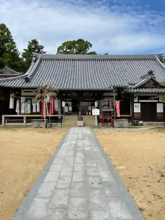 八幡寺の本殿・本堂