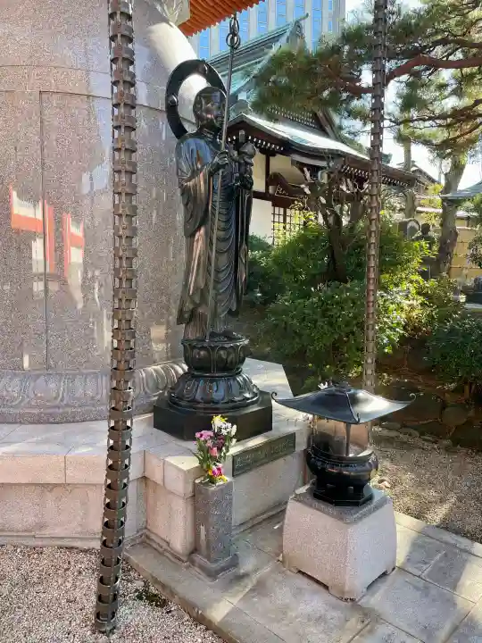 室泉寺の{uncategorized: "未分類", other: "その他", undefined: "問題あり", building: "その他建物", grave: "お墓", sacred_gate: "鳥居", guardian: "狛犬", statue: "像", buddha: "仏像", history: "歴史", nature: "自然", garden: "庭園", animal: "動物", pagoda: "塔", temizu: "手水舎", mountain_gate: "山門・神門", sanctuary: "本殿・本堂", subordinate: "末社・摂社", art: "芸術", scenery: "景色", jizo: "地蔵", ema: "絵馬", goshuin: "御朱印", omikuji: "おみくじ", items: "授与品その他", amulet: "お守り", goshuincho: "御朱印帳", eats: "食事", festival: "お祭り", votive_dance: "神楽", shichigosan: "七五三参", wedding: "結婚式", experience: "体験その他", initially: "初詣", around: "周辺", anti_infection: "感染症対策"}