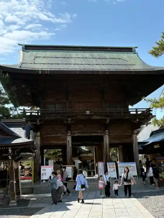 白山神社の{uncategorized: "未分類", other: "その他", undefined: "問題あり", building: "その他建物", grave: "お墓", sacred_gate: "鳥居", guardian: "狛犬", statue: "像", buddha: "仏像", history: "歴史", nature: "自然", garden: "庭園", animal: "動物", pagoda: "塔", temizu: "手水舎", mountain_gate: "山門・神門", sanctuary: "本殿・本堂", subordinate: "末社・摂社", art: "芸術", scenery: "景色", jizo: "地蔵", ema: "絵馬", goshuin: "御朱印", omikuji: "おみくじ", items: "授与品その他", amulet: "お守り", goshuincho: "御朱印帳", eats: "食事", festival: "お祭り", votive_dance: "神楽", shichigosan: "七五三参", wedding: "結婚式", experience: "体験その他", initially: "初詣", around: "周辺", anti_infection: "感染症対策"}