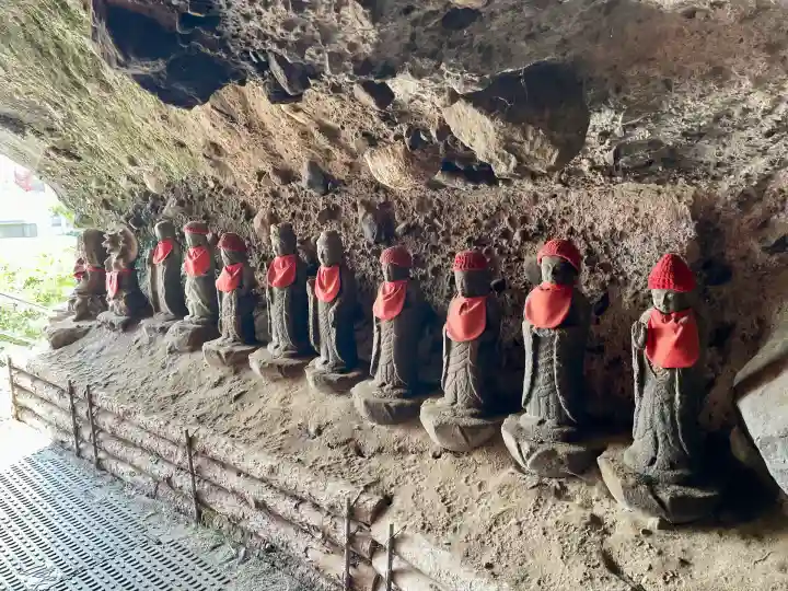 韮崎窟観音(山梨県)