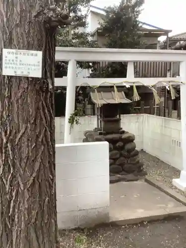 稲荷明神の鳥居