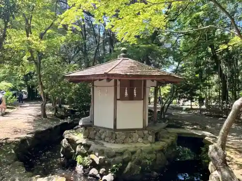 歌泉堂（春日大社神苑萬葉植物園内鎮座）(奈良県)