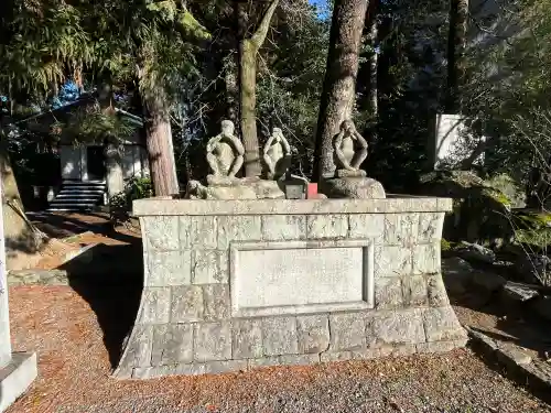 日吉神社の{uncategorized: "未分類", other: "その他", undefined: "問題あり", building: "その他建物", grave: "お墓", sacred_gate: "鳥居", guardian: "狛犬", statue: "像", buddha: "仏像", history: "歴史", nature: "自然", garden: "庭園", animal: "動物", pagoda: "塔", temizu: "手水舎", mountain_gate: "山門・神門", sanctuary: "本殿・本堂", subordinate: "末社・摂社", art: "芸術", scenery: "景色", jizo: "地蔵", ema: "絵馬", goshuin: "御朱印", omikuji: "おみくじ", items: "授与品その他", amulet: "お守り", goshuincho: "御朱印帳", eats: "食事", festival: "お祭り", votive_dance: "神楽", shichigosan: "七五三参", wedding: "結婚式", experience: "体験その他", initially: "初詣", around: "周辺", anti_infection: "感染症対策"}