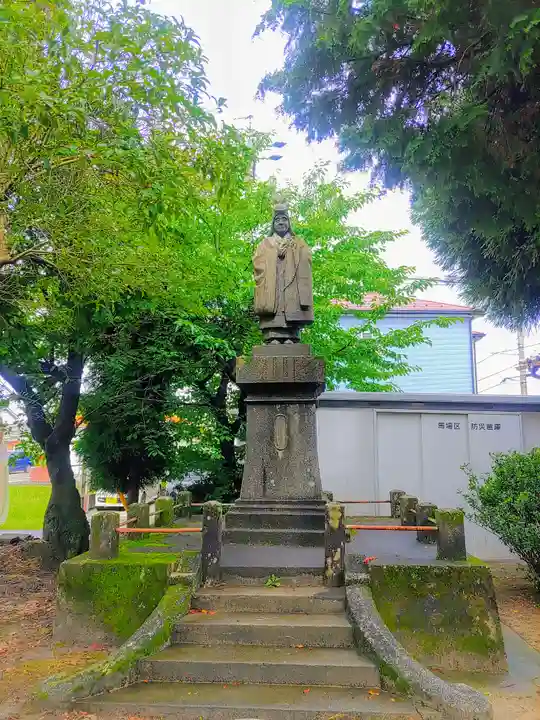 素盞嗚社(奥田馬場)の像