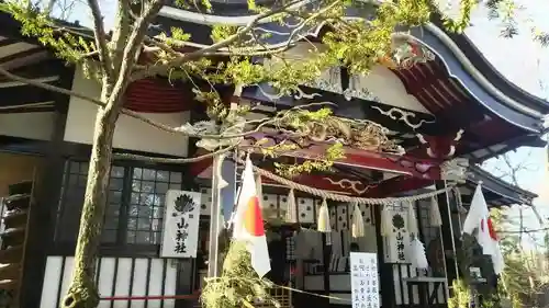 新屋山神社の本殿