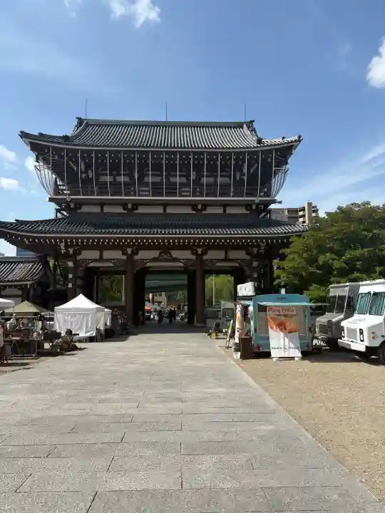 真宗大谷派名古屋別院の{uncategorized: "未分類", other: "その他", undefined: "問題あり", building: "その他建物", grave: "お墓", sacred_gate: "鳥居", guardian: "狛犬", statue: "像", buddha: "仏像", history: "歴史", nature: "自然", garden: "庭園", animal: "動物", pagoda: "塔", temizu: "手水舎", mountain_gate: "山門・神門", sanctuary: "本殿・本堂", subordinate: "末社・摂社", art: "芸術", scenery: "景色", jizo: "地蔵", ema: "絵馬", goshuin: "御朱印", omikuji: "おみくじ", items: "授与品その他", amulet: "お守り", goshuincho: "御朱印帳", eats: "食事", festival: "お祭り", votive_dance: "神楽", shichigosan: "七五三参", wedding: "結婚式", experience: "体験その他", initially: "初詣", around: "周辺", anti_infection: "感染症対策"}