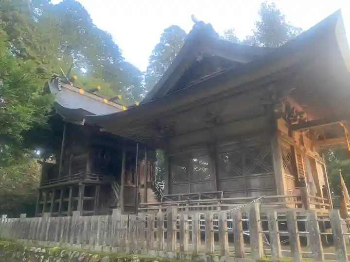 粟鹿神社の{uncategorized: "未分類", other: "その他", undefined: "問題あり", building: "その他建物", grave: "お墓", sacred_gate: "鳥居", guardian: "狛犬", statue: "像", buddha: "仏像", history: "歴史", nature: "自然", garden: "庭園", animal: "動物", pagoda: "塔", temizu: "手水舎", mountain_gate: "山門・神門", sanctuary: "本殿・本堂", subordinate: "末社・摂社", art: "芸術", scenery: "景色", jizo: "地蔵", ema: "絵馬", goshuin: "御朱印", omikuji: "おみくじ", items: "授与品その他", amulet: "お守り", goshuincho: "御朱印帳", eats: "食事", festival: "お祭り", votive_dance: "神楽", shichigosan: "七五三参", wedding: "結婚式", experience: "体験その他", initially: "初詣", around: "周辺", anti_infection: "感染症対策"}