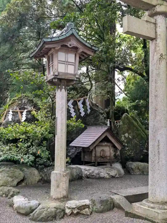 白山比咩神社の{uncategorized: "未分類", other: "その他", undefined: "問題あり", building: "その他建物", grave: "お墓", sacred_gate: "鳥居", guardian: "狛犬", statue: "像", buddha: "仏像", history: "歴史", nature: "自然", garden: "庭園", animal: "動物", pagoda: "塔", temizu: "手水舎", mountain_gate: "山門・神門", sanctuary: "本殿・本堂", subordinate: "末社・摂社", art: "芸術", scenery: "景色", jizo: "地蔵", ema: "絵馬", goshuin: "御朱印", omikuji: "おみくじ", items: "授与品その他", amulet: "お守り", goshuincho: "御朱印帳", eats: "食事", festival: "お祭り", votive_dance: "神楽", shichigosan: "七五三参", wedding: "結婚式", experience: "体験その他", initially: "初詣", around: "周辺", anti_infection: "感染症対策"}