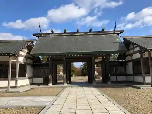 秋田県護國神社の山門・神門