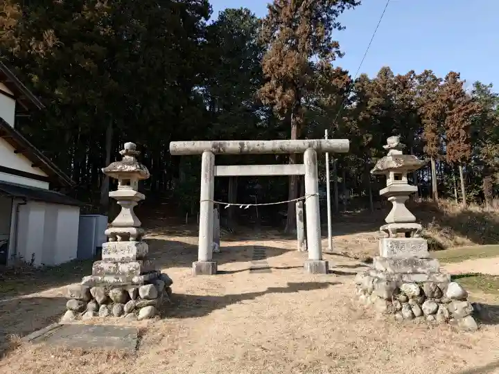 熊野神社の{uncategorized: "未分類", other: "その他", undefined: "問題あり", building: "その他建物", grave: "お墓", sacred_gate: "鳥居", guardian: "狛犬", statue: "像", buddha: "仏像", history: "歴史", nature: "自然", garden: "庭園", animal: "動物", pagoda: "塔", temizu: "手水舎", mountain_gate: "山門・神門", sanctuary: "本殿・本堂", subordinate: "末社・摂社", art: "芸術", scenery: "景色", jizo: "地蔵", ema: "絵馬", goshuin: "御朱印", omikuji: "おみくじ", items: "授与品その他", amulet: "お守り", goshuincho: "御朱印帳", eats: "食事", festival: "お祭り", votive_dance: "神楽", shichigosan: "七五三参", wedding: "結婚式", experience: "体験その他", initially: "初詣", around: "周辺", anti_infection: "感染症対策"}
