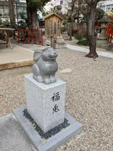 三輪神社の像