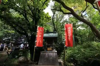萬寿神社（柏屋本店願掛け萬寿石）の本殿