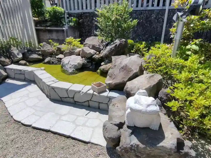 金蛇水神社の{uncategorized: "未分類", other: "その他", undefined: "問題あり", building: "その他建物", grave: "お墓", sacred_gate: "鳥居", guardian: "狛犬", statue: "像", buddha: "仏像", history: "歴史", nature: "自然", garden: "庭園", animal: "動物", pagoda: "塔", temizu: "手水舎", mountain_gate: "山門・神門", sanctuary: "本殿・本堂", subordinate: "末社・摂社", art: "芸術", scenery: "景色", jizo: "地蔵", ema: "絵馬", goshuin: "御朱印", omikuji: "おみくじ", items: "授与品その他", amulet: "お守り", goshuincho: "御朱印帳", eats: "食事", festival: "お祭り", votive_dance: "神楽", shichigosan: "七五三参", wedding: "結婚式", experience: "体験その他", initially: "初詣", around: "周辺", anti_infection: "感染症対策"}