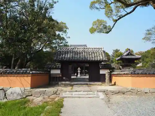 戒壇院の山門・神門