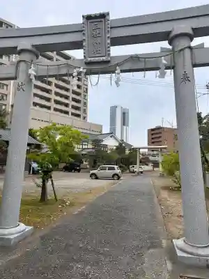 三社神社の{uncategorized: "未分類", other: "その他", undefined: "問題あり", building: "その他建物", grave: "お墓", sacred_gate: "鳥居", guardian: "狛犬", statue: "像", buddha: "仏像", history: "歴史", nature: "自然", garden: "庭園", animal: "動物", pagoda: "塔", temizu: "手水舎", mountain_gate: "山門・神門", sanctuary: "本殿・本堂", subordinate: "末社・摂社", art: "芸術", scenery: "景色", jizo: "地蔵", ema: "絵馬", goshuin: "御朱印", omikuji: "おみくじ", items: "授与品その他", amulet: "お守り", goshuincho: "御朱印帳", eats: "食事", festival: "お祭り", votive_dance: "神楽", shichigosan: "七五三参", wedding: "結婚式", experience: "体験その他", initially: "初詣", around: "周辺", anti_infection: "感染症対策"}