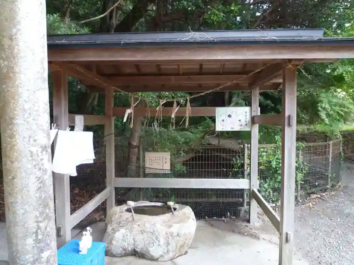 神明神社の手水舎
